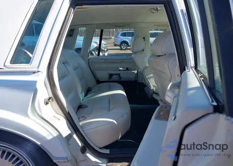 1989 Lincoln Town Car z USA, uszkodzony, nr VIN 1LNBM81FXKY812677